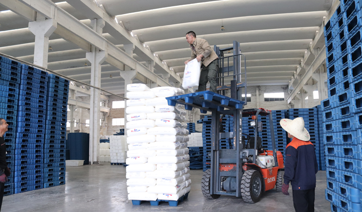 復(fù)聯(lián)4的英雄們維護(hù)宇宙和平，塑料托盤(pán)守護(hù)您