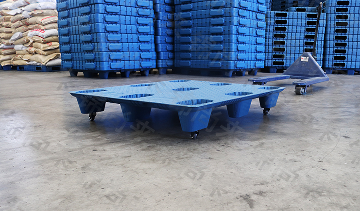 大開腦洞!給九腳吹塑托盤加輪子,想不到吧!